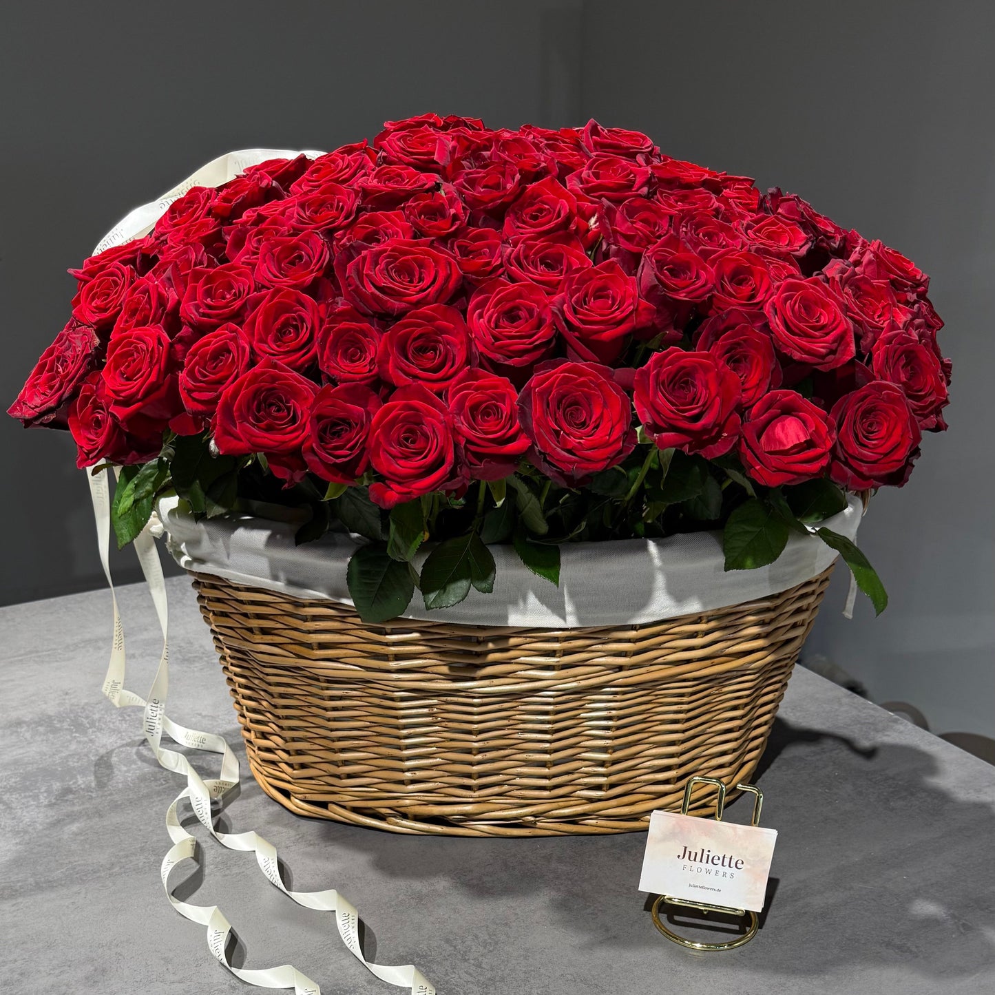 Basket of red roses with delivery in Hamburg