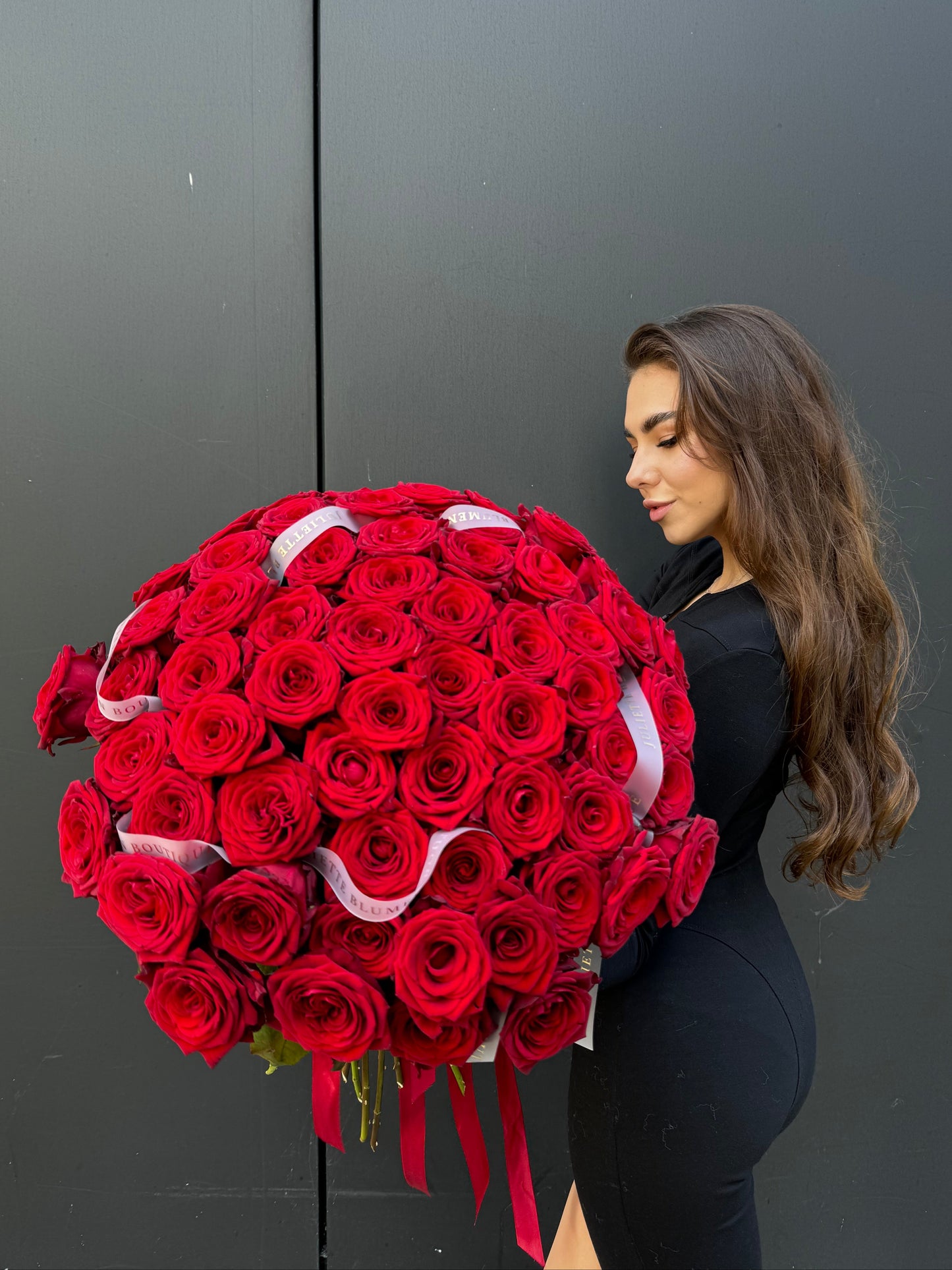 Order red roses with delivery in Hamburg for Valentine's Day