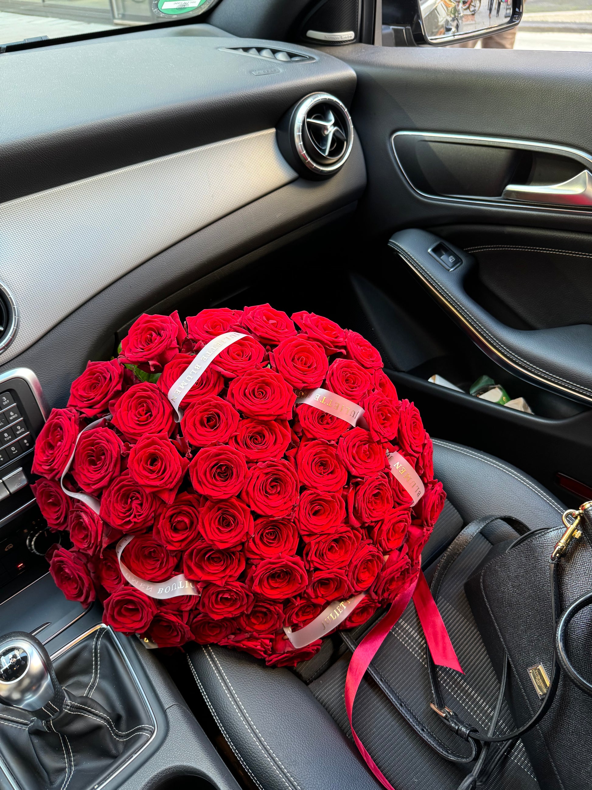 Rote Rosen zum Valentinstag bestellen